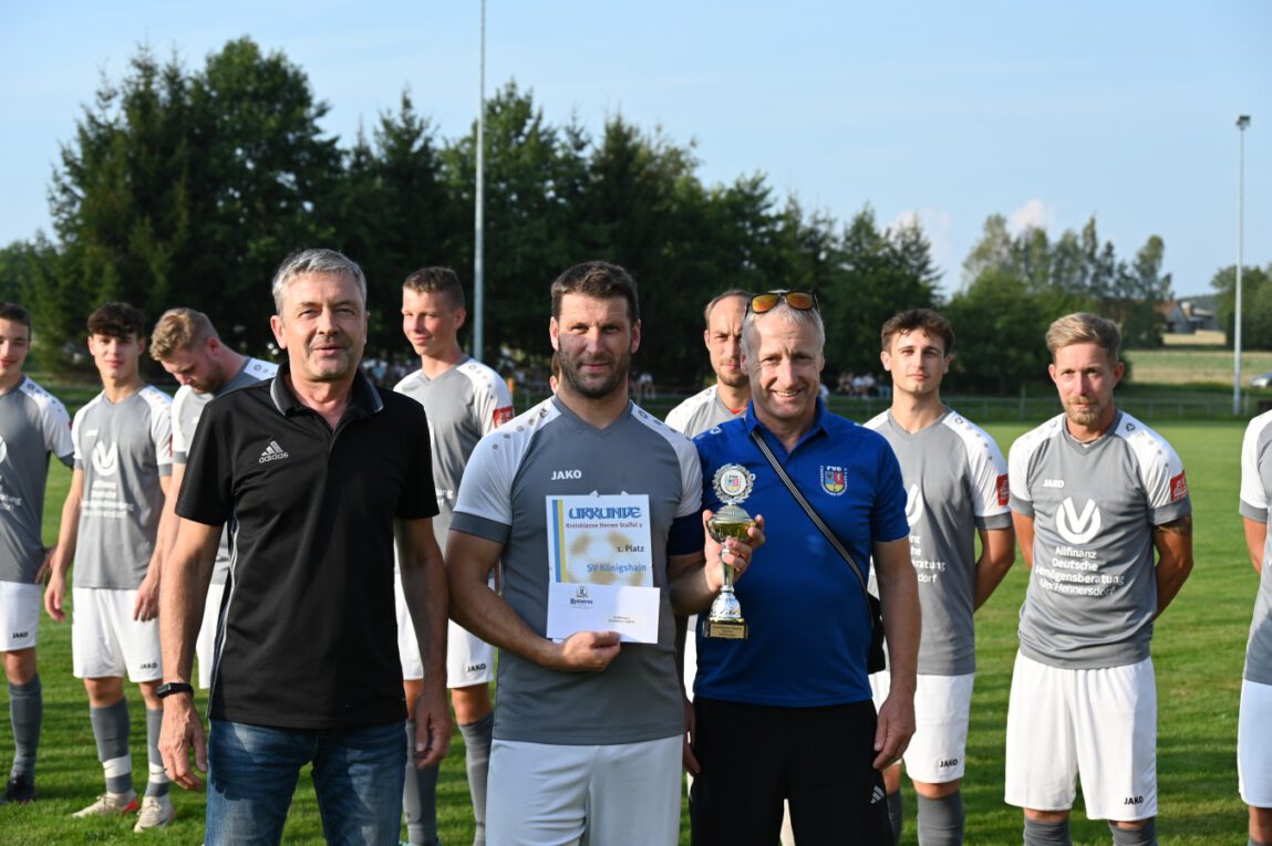 SV Königshain Herren Mannschaft erhält den Kreismeister Pokal 2023/2024